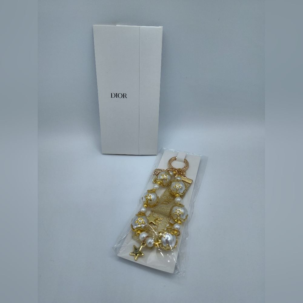 DIOR Star Charm Pearl Keychain | Beauté VIP Gift 2025 NIB Gold Pearl - Picture 2 of 5